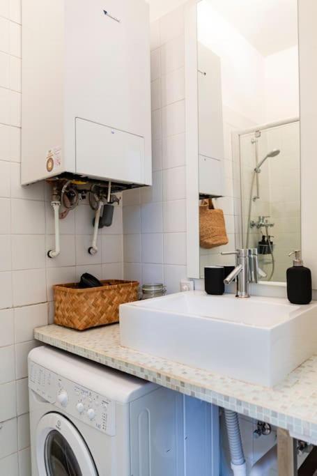 Savoir-Vivre In Unserer Zentralen Balkonwohnung Вена Экстерьер фото