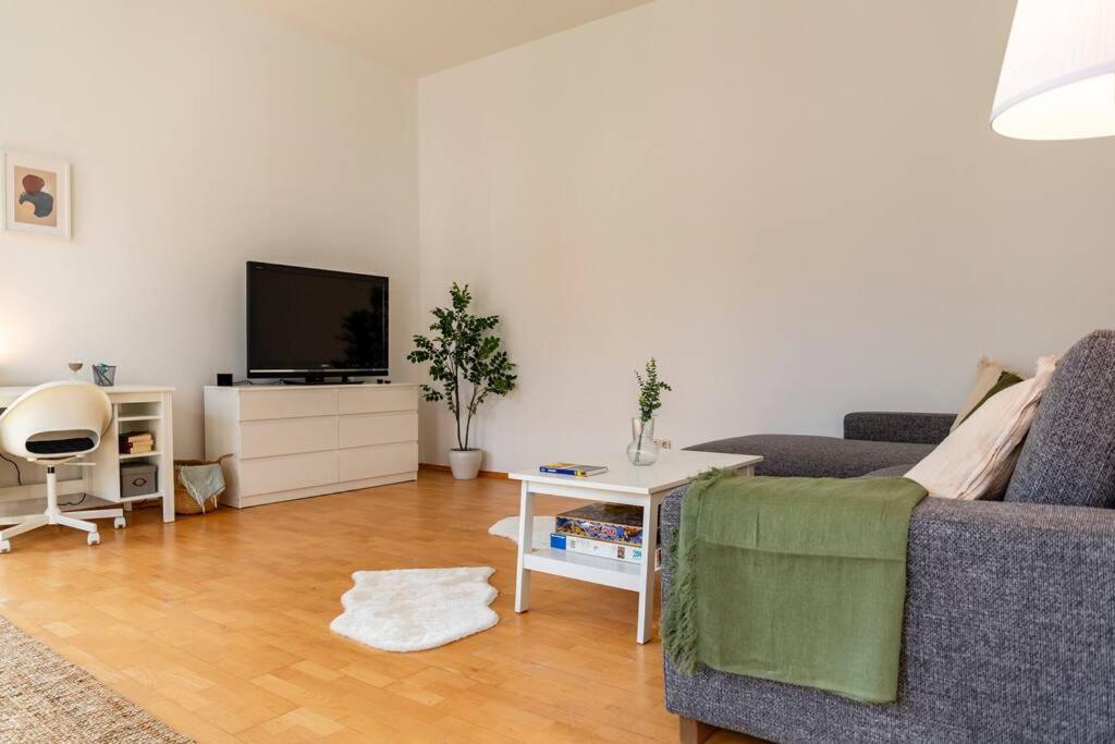 Savoir-Vivre In Unserer Zentralen Balkonwohnung Вена Экстерьер фото